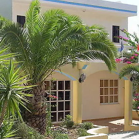 מלון דירות Karavos ארכאנגלוס