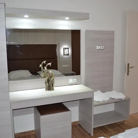 Apart-hotel Karavos 2*