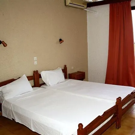 Aparthotel Karavos 2*