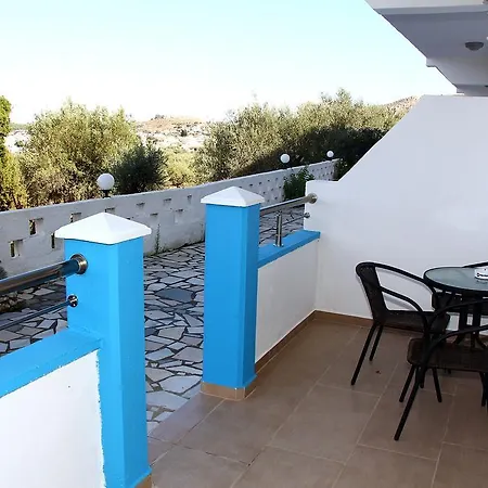 Karavos Aparthotel 2*