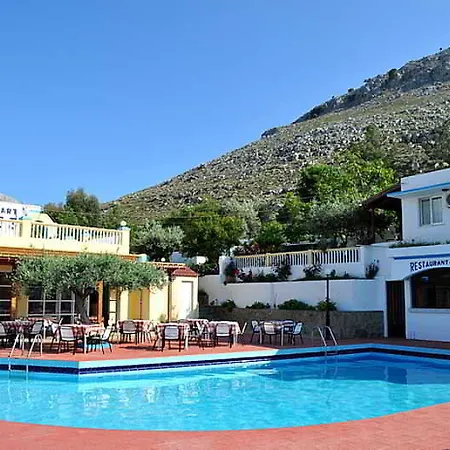 Karavos Aparthotel 2*