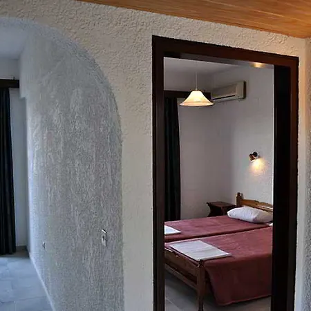Karavos Aparthotel 2*