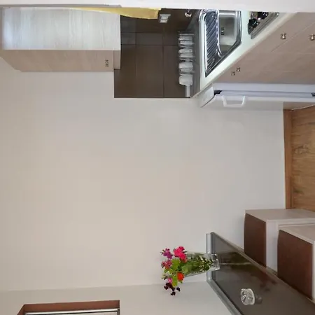 Apart-hotel Karavos 2*