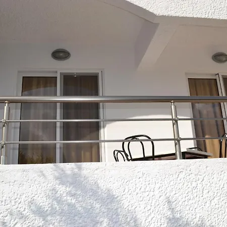 Aparthotel Karavos