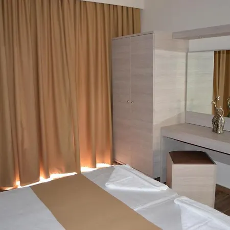 Aparthotel Karavos 2*