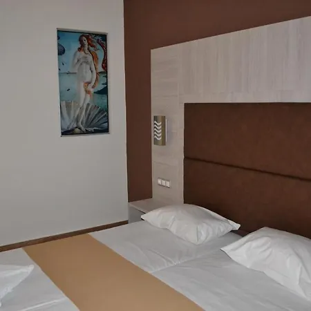 Karavos Aparthotel 2*